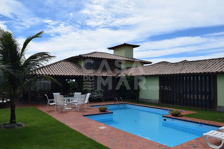 Linda Villa with four suites, standing on the sand of Rasa B