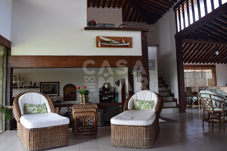 Linda Villa with four suites, standing on the sand of Rasa B