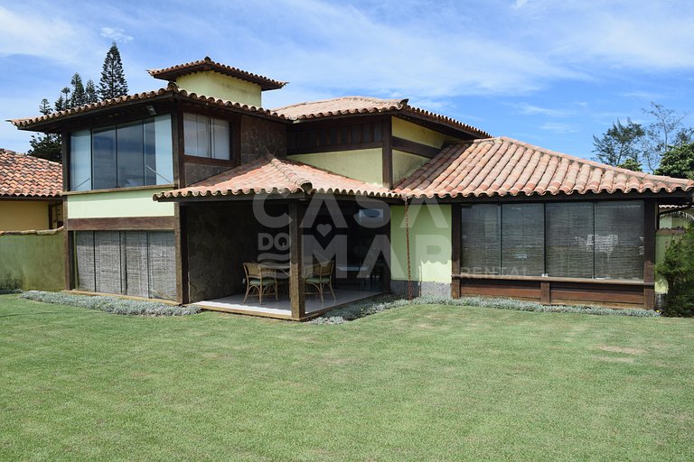 Linda Villa with four suites, standing on the sand of Rasa B