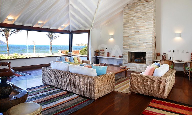 Casa frente mar, seis suítes, pé na areia, praia rasa
