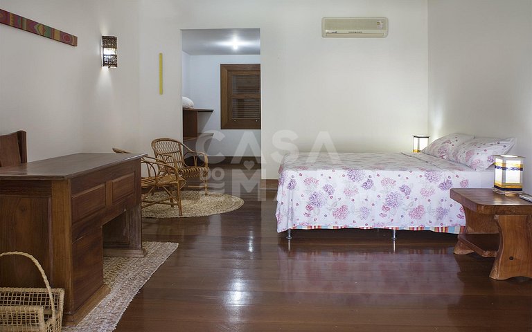 Beautiful house with six suites, standing on the sand of Pra