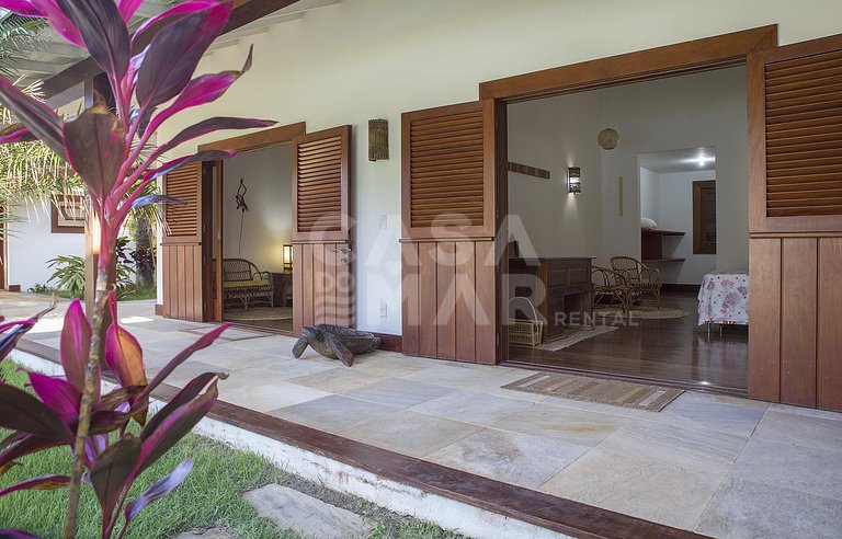 Beautiful house with six suites, standing on the sand of Pra