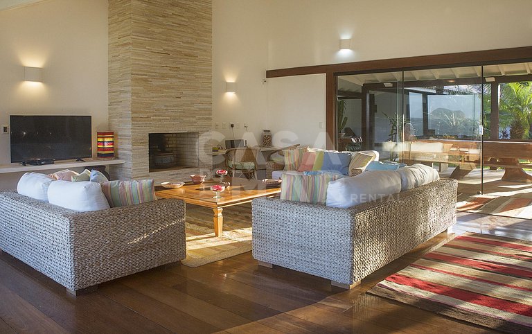 Beautiful house with six suites, standing on the sand of Pra