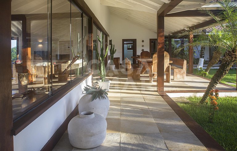 Beautiful house with six suites, standing on the sand of Pra
