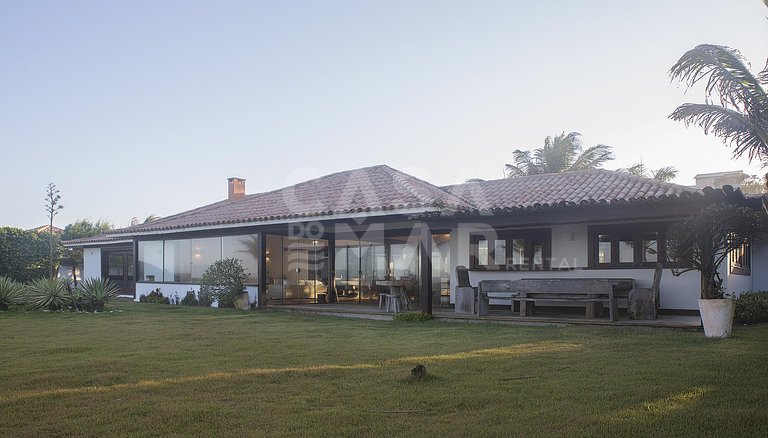 Casa frente mar, seis suítes, pé na areia, praia rasa
