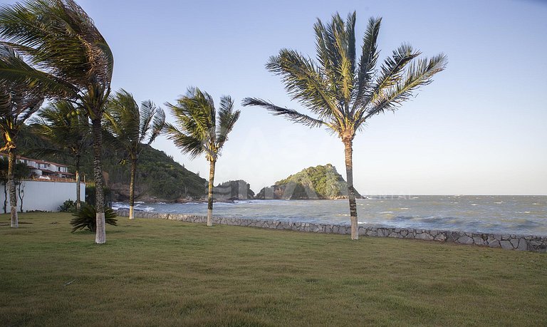 Casa frente mar, seis suítes, pé na areia, praia rasa