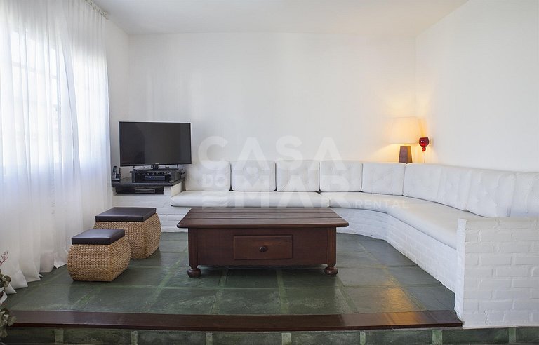 Casa em Manguinhos, próximo ao clube de velas, com ampla áre