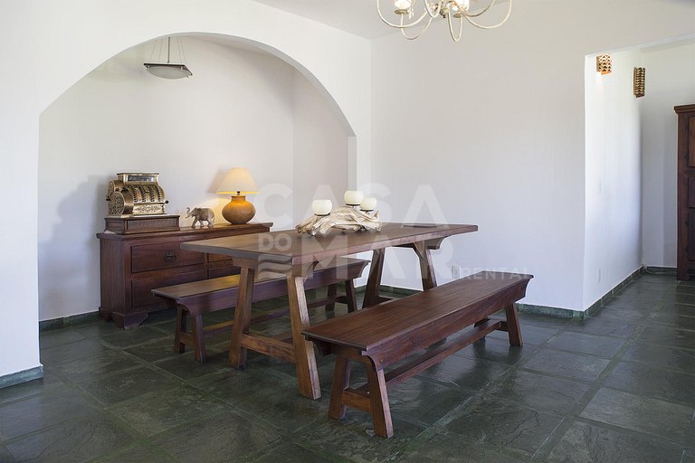 Casa em Manguinhos, próximo ao clube de velas, com ampla áre
