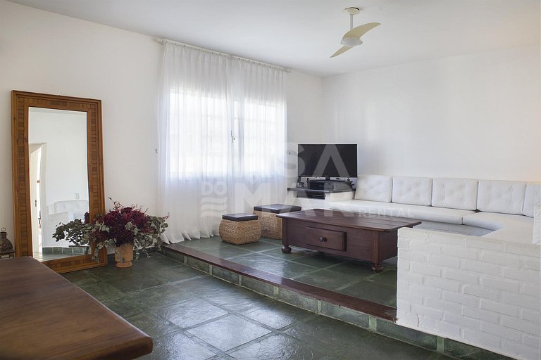 Casa em Manguinhos, próximo ao clube de velas, com ampla áre