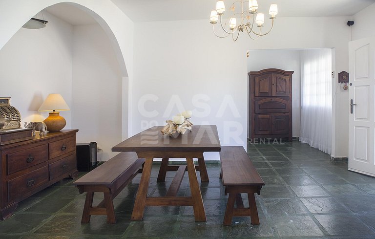 Casa em Manguinhos, próximo ao clube de velas, com ampla áre