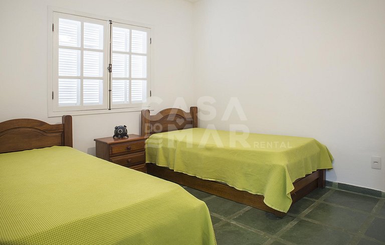 Casa em Manguinhos, próximo ao clube de velas, com ampla áre
