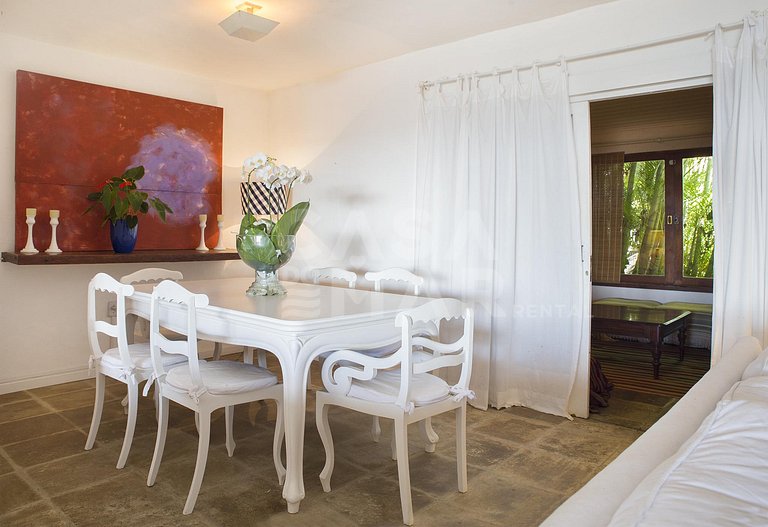 Casa com seis suítes, frente mar, piscina, sauna, completa