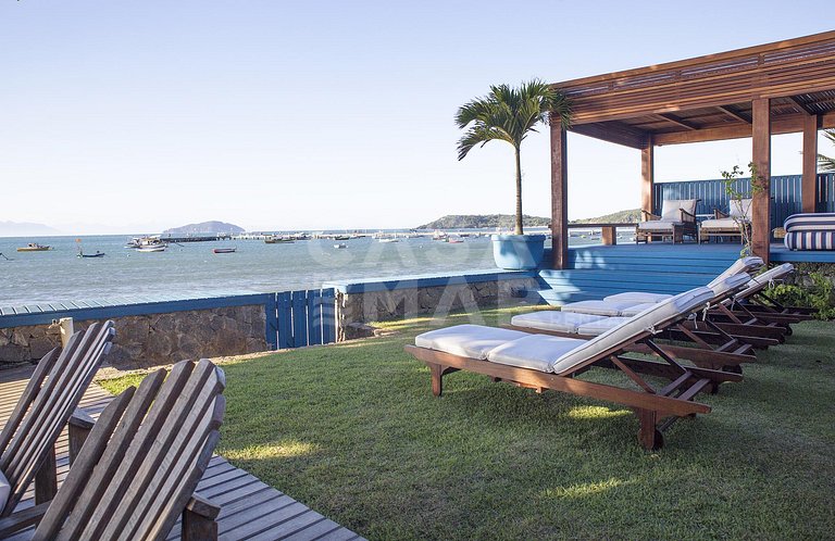 Casa com seis suítes, frente mar, piscina, sauna, completa