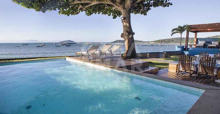 Beautiful house with six suites, facing the sea, with the mo