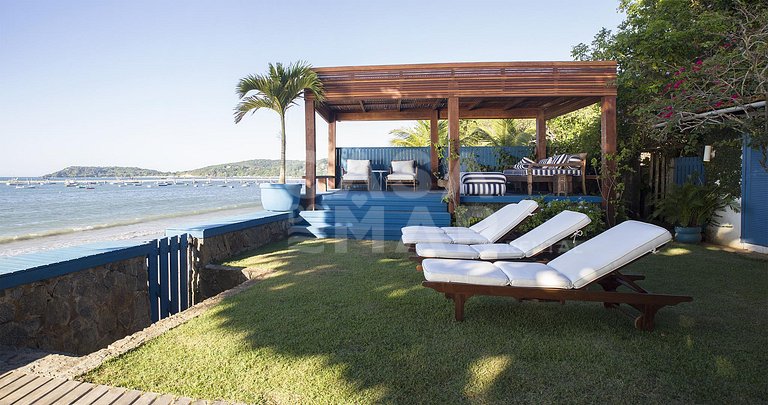 Beautiful house with six suites, facing the sea, with the mo