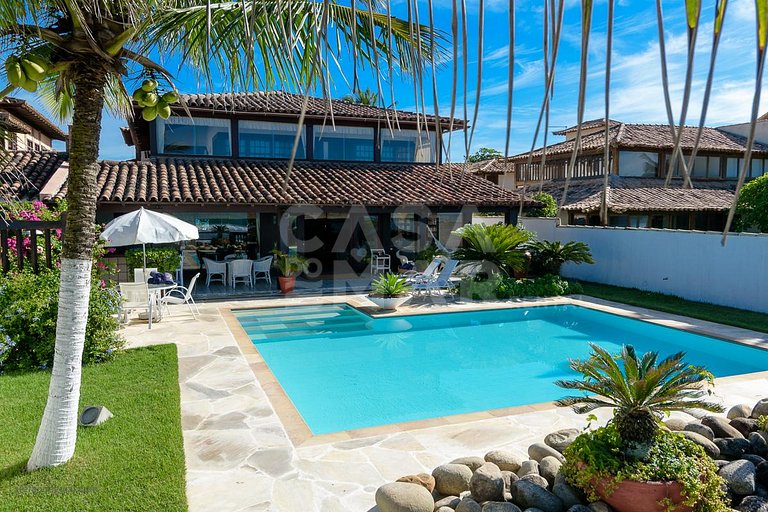 Casa com cinco suítes, pé na areia da Praia de Geribá