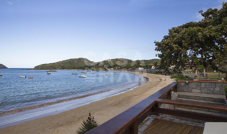 Linda casa, pé na areia da praia da Ferradura, com cinco suí