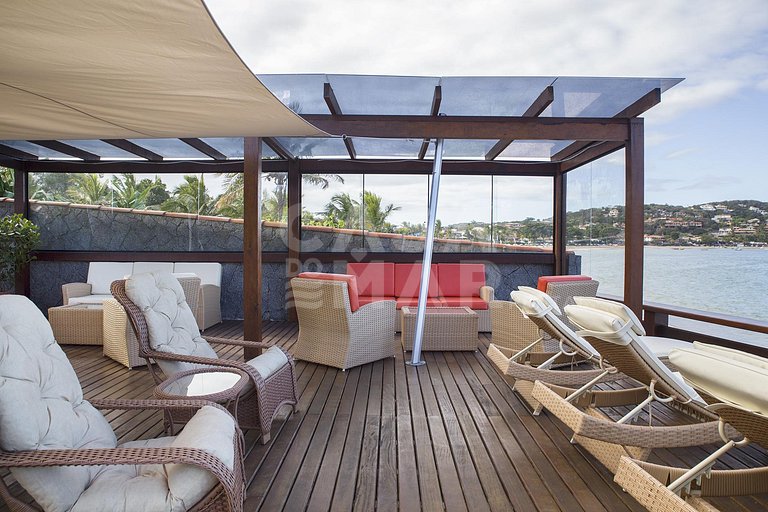 Linda casa, pé na areia da praia da Ferradura, com cinco suí