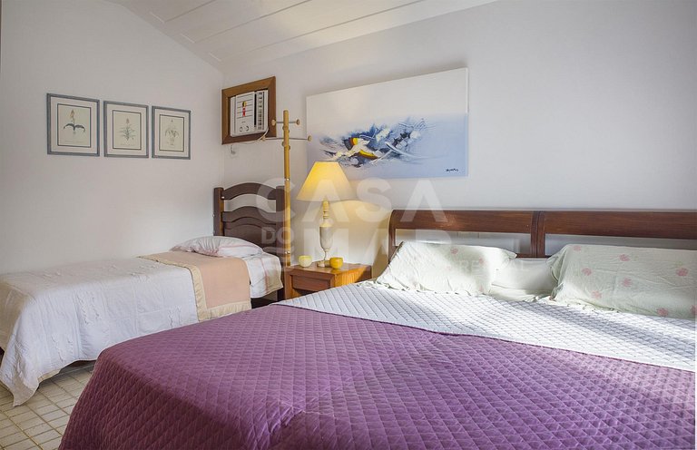 Linda casa, pé na areia da praia da Ferradura, com cinco suí