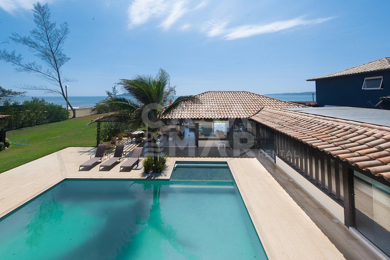 Casa seis suítes, de frente para a Praia Rasa, com piscina
