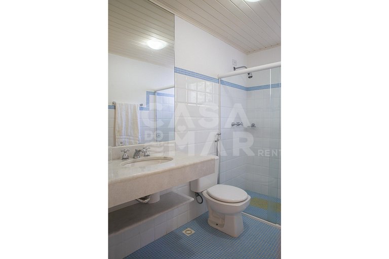 Beautiful house with 6 bedrooms, located in Ferradura