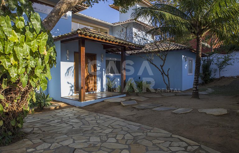 Linda casa com 6 quartos, localizada na Ferradura