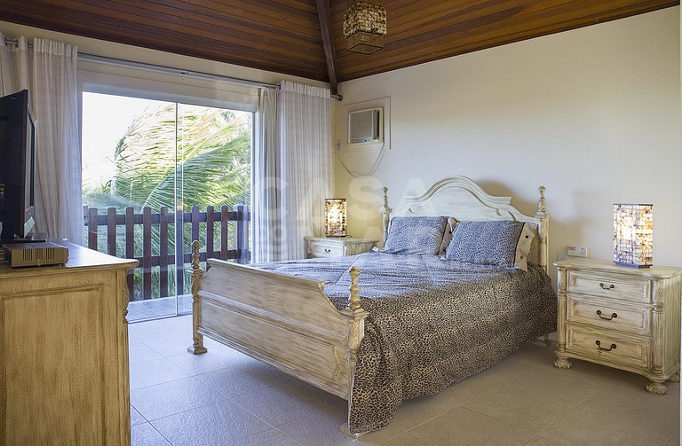 Linda casa com 6 quartos, localizada na Ferradura