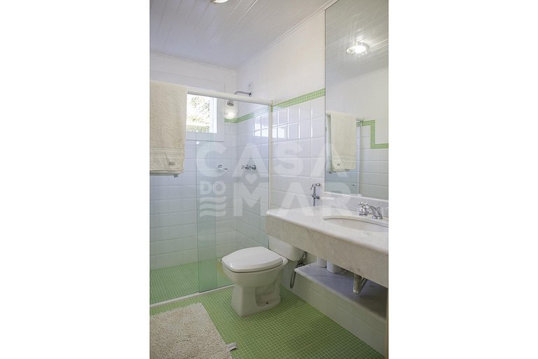 Beautiful house with 6 bedrooms, located in Ferradura