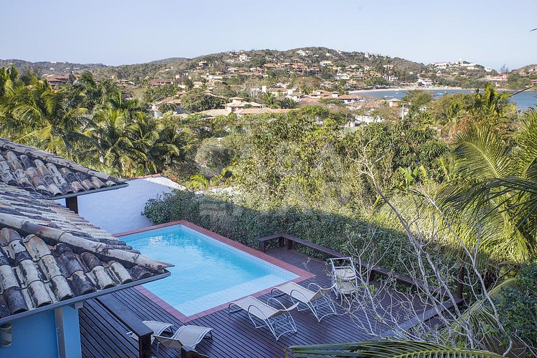 Beautiful house with 6 bedrooms, located in Ferradura