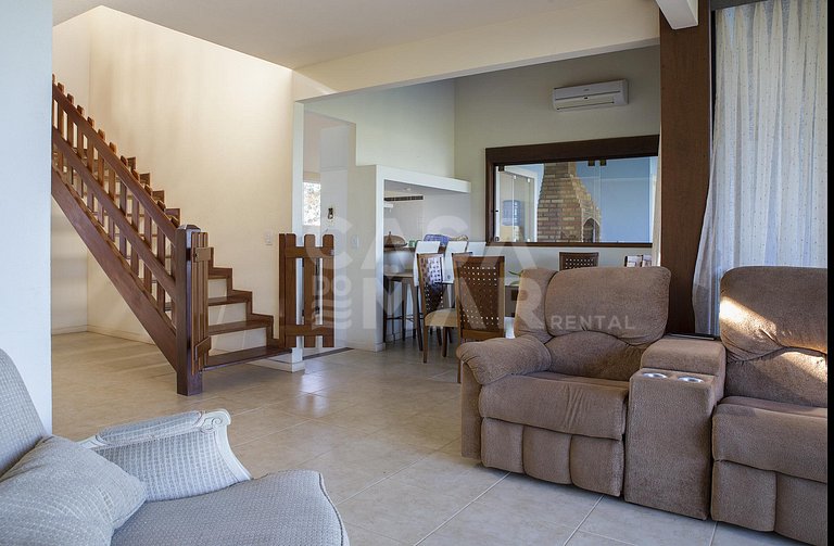 Beautiful house with 6 bedrooms, located in Ferradura