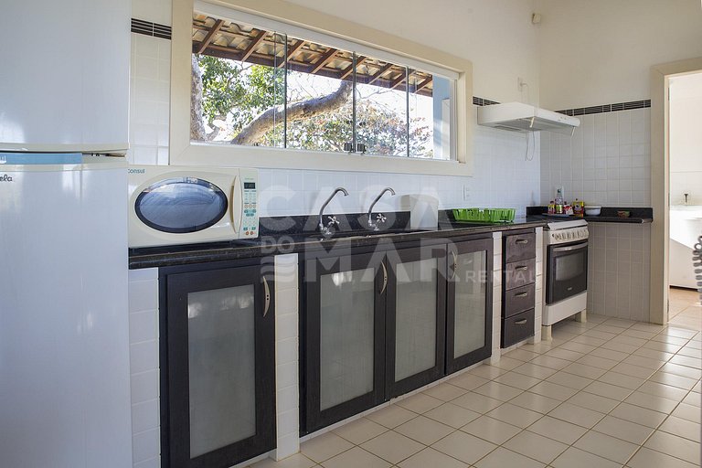 Linda casa com 6 quartos, localizada na Ferradura