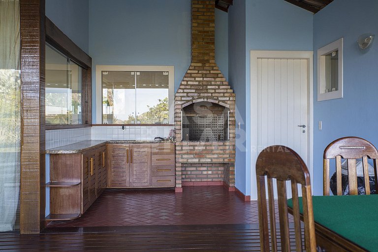 Linda casa com 6 quartos, localizada na Ferradura