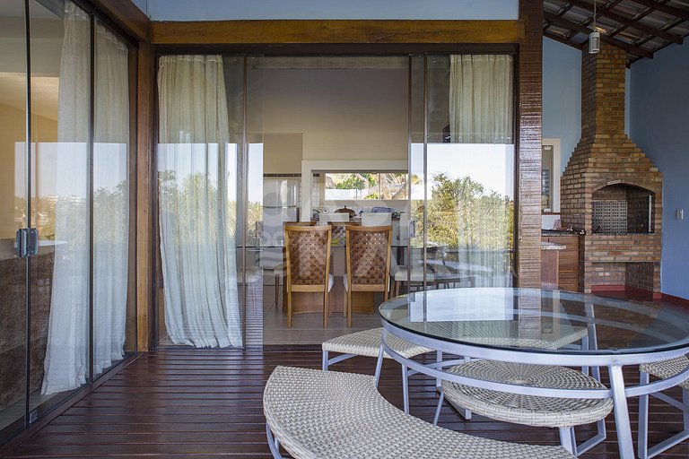 Linda casa com 6 quartos, localizada na Ferradura