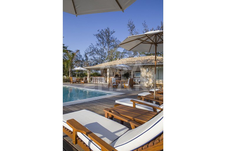 Villa com 12 suítes, de frente para a praia, privacidade