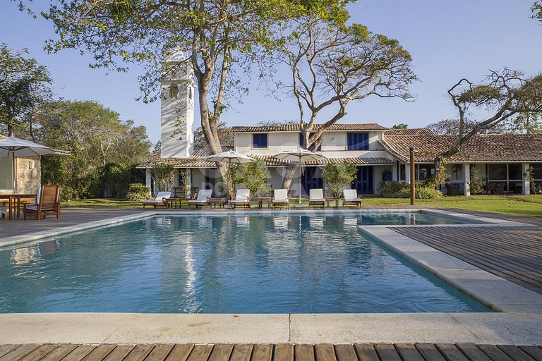 Villa com 12 suítes, de frente para a praia, privacidade