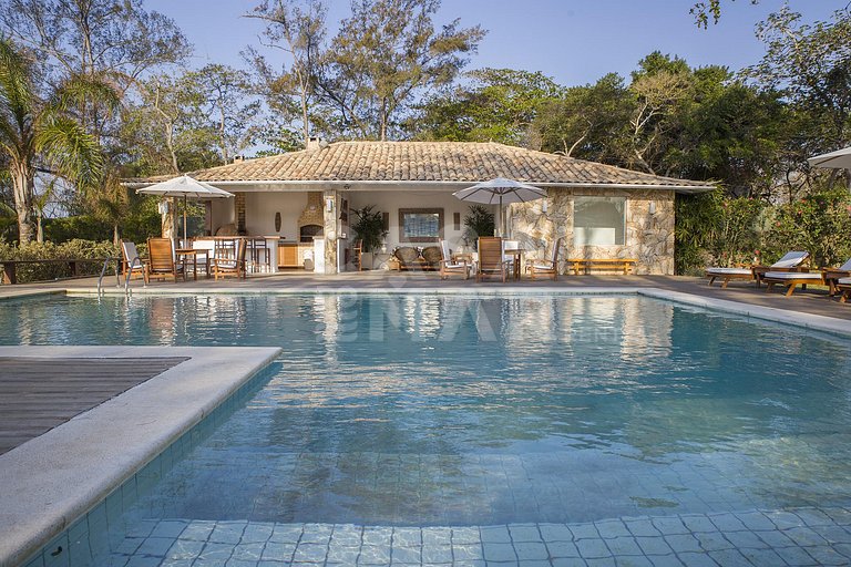 Villa com 12 suítes, de frente para a praia, privacidade