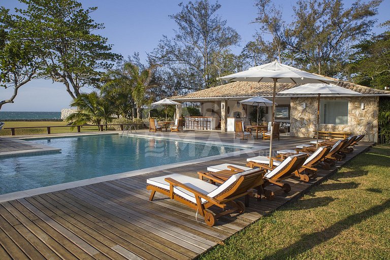 Beautiful Villa with twelve suites, standing on the sand of