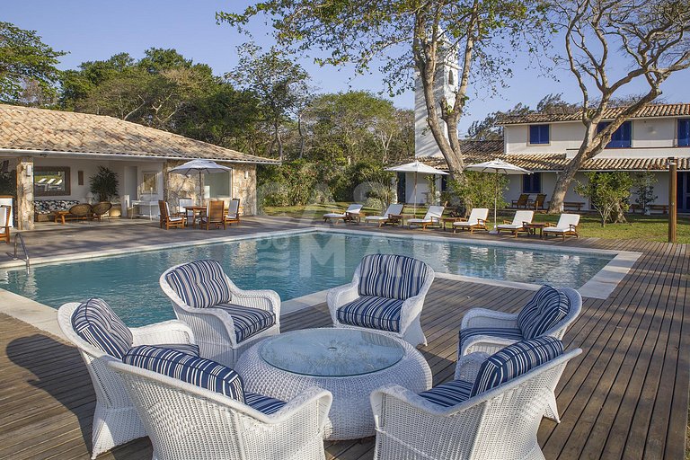Villa com 12 suítes, de frente para a praia, privacidade