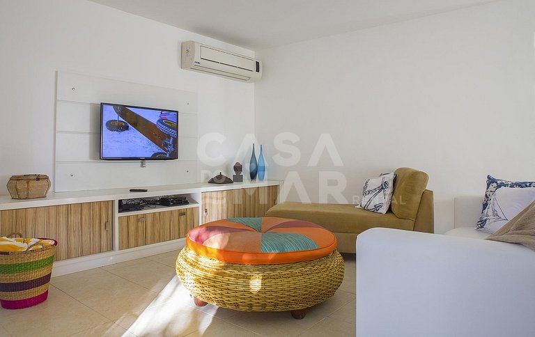 Linda casa com quatro suítes, em condomínio próximo à Praia