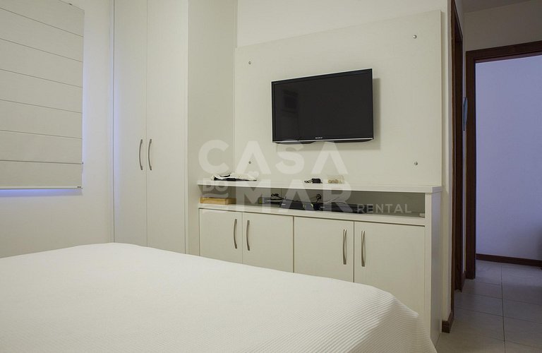 Linda casa com quatro suítes, em condomínio próximo à Praia