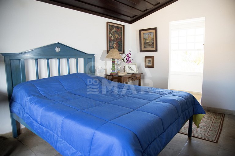 Casa com cinco suítes, frente mar, piscina, churrasqueira