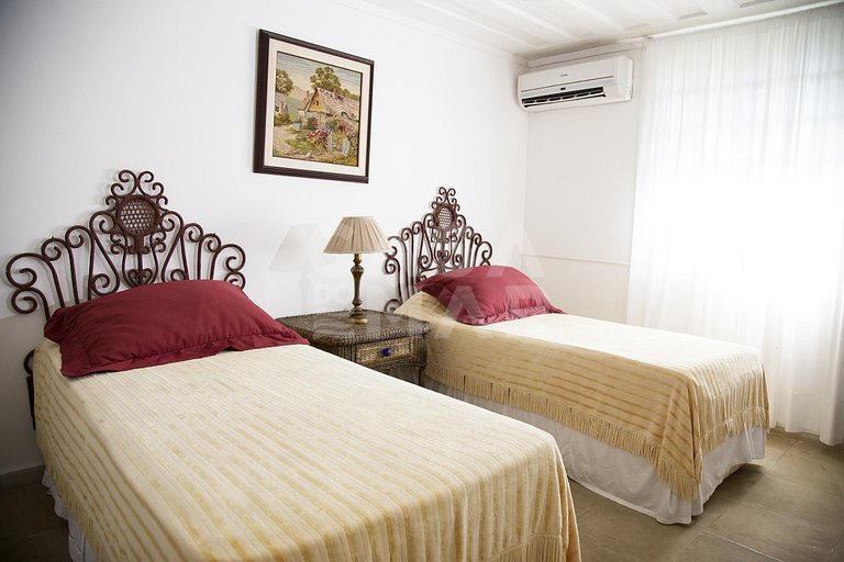 Beautiful house with five suites, on the sand of Praia Rasa