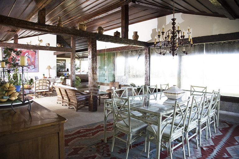 Beautiful house with five suites, on the sand of Praia Rasa