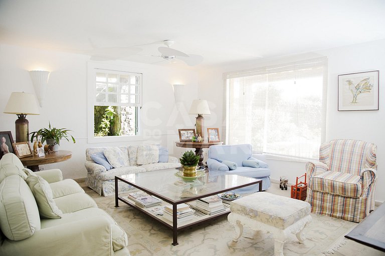 Beautiful house with five suites, on the sand of Praia Rasa