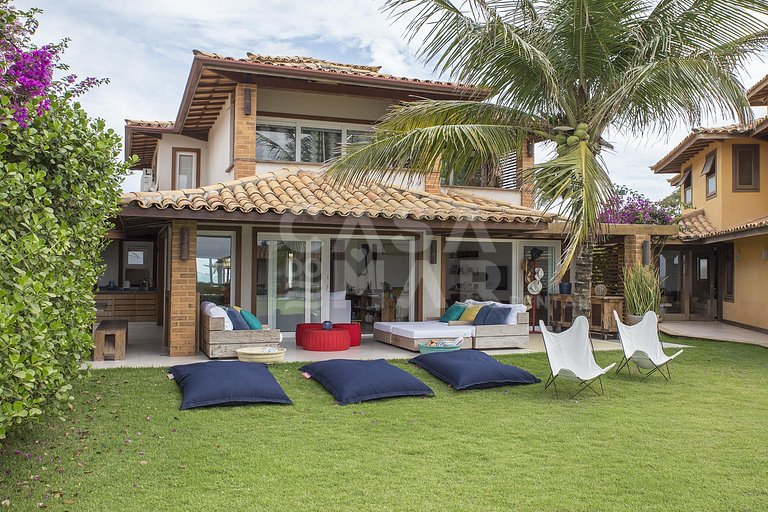 Linda casa em condomínio, pé na areia de Manguinhos