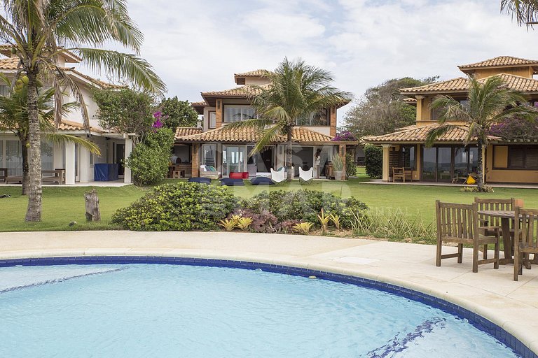 Linda casa em condomínio, pé na areia de Manguinhos