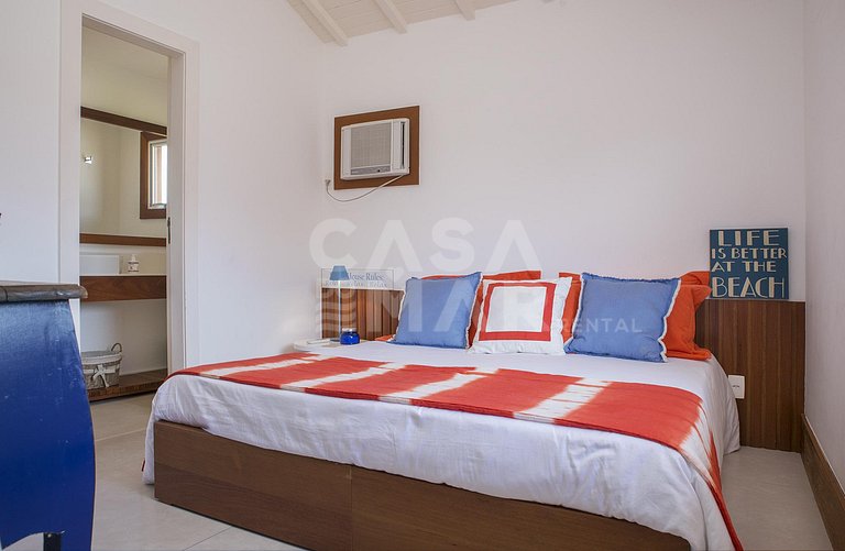 Linda casa em condomínio, pé na areia de Manguinhos