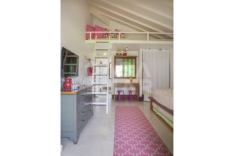 Linda casa em condomínio, pé na areia de Manguinhos