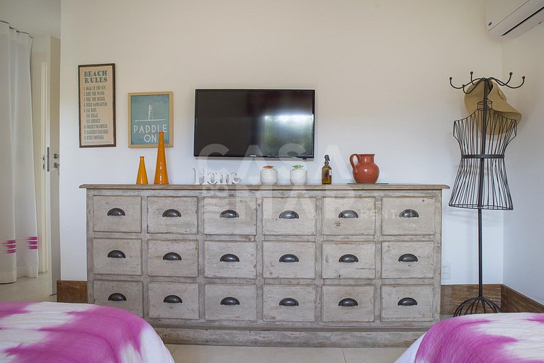 Linda casa em condomínio, pé na areia de Manguinhos