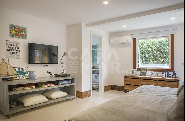 Linda casa em condomínio, pé na areia de Manguinhos